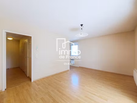 appartement la roche sur yon 1 pièce 33 m² avec place de stationnement