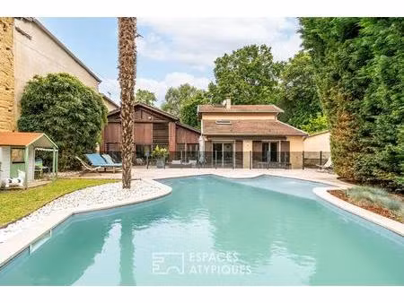 maison atypique avec piscine