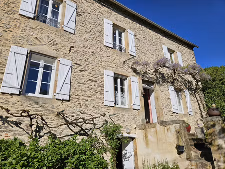jolie maison de campagne en pierres située à quelques minute