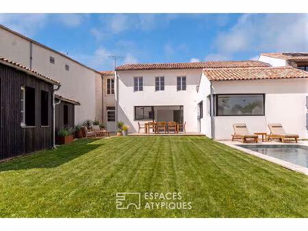 elégance singulière d'un ensemble immobilier en coeur de village