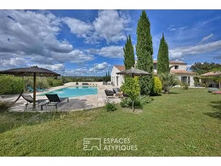 charmante villa avec piscine et vue dominante