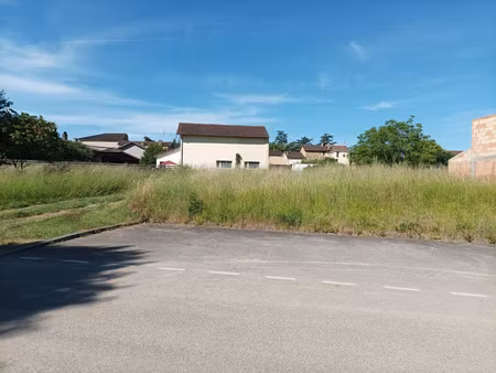 joli terrain à bâtir viabilisé avec tout à l'égout
