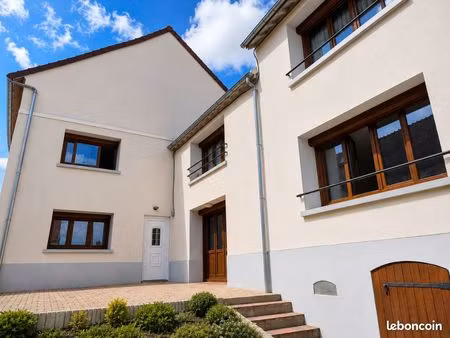 maison 9 pièces 220m²