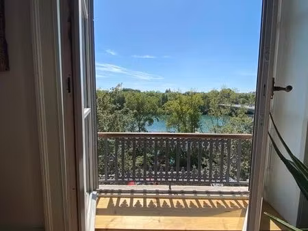 t2 bis meublé 80 m² – vue rhône – full équipé – 1 500 cc / porte enfants du rhône / tête d