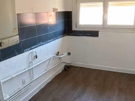 appartement t4 mansardé situé au 2ème étage d’un immeuble calme 