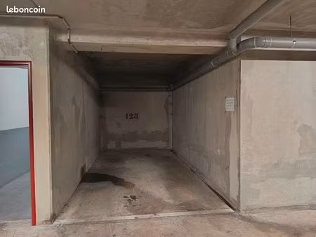 place parking à louer
