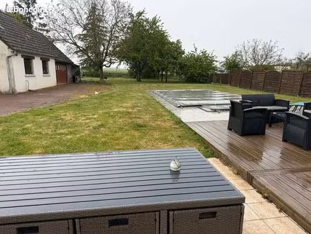 maison avec jardin et piscine à louer