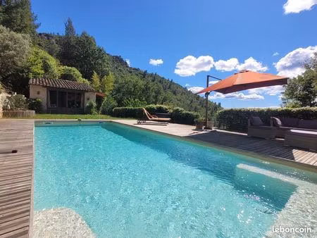 propriété familiale provençale – piscine  vue panoramique garlaban – location meublée 10 m