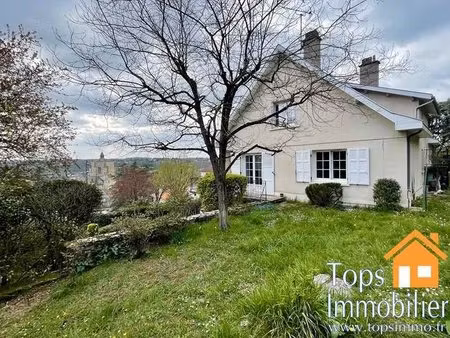 maison t6 avec garage et terrain  superbe vue  proche commerces  quartier calme