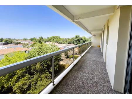le bouscat grand t2 de 56 m2 avec balcon panoramique de 19