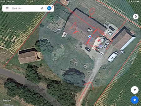 ensemble immobilier de 350m2 composé de 3 maisons et 2 hangars