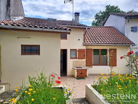 a vendre maison de ville de 64 m² habitable de plain-pied avec jardin et atelier au coeur 