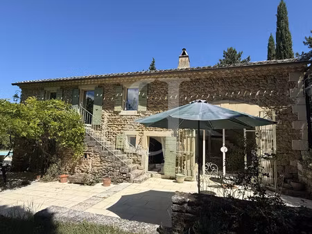 propriété avec piscine et grand terrain à grillon.