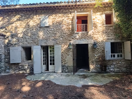 ensemble immobilier composé d'un mas rénové en coeur de vill