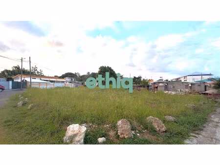 terrain constructible   566 m²