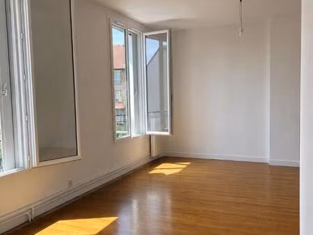 appartement lumineux de 3 pièces de 60 m² - 900 m gare de vaires