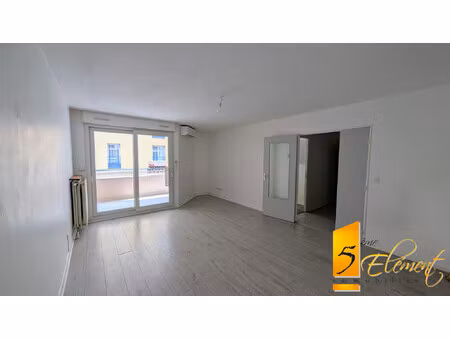 appartement idéalement situé avec balcon
