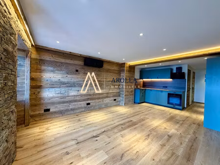 superbe duplex entièrement rénové en hyper-centre de bourg-sa