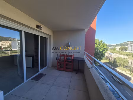 à louer – appartement meublé entièrement rénové avec gran