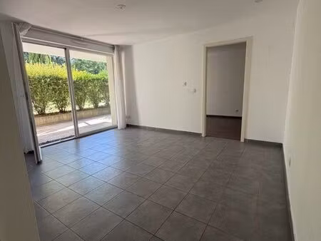 f2 rez-de-jardin avec terrasse plein sud – obernai –