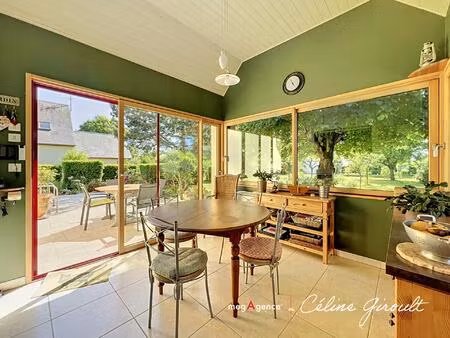 pavillon spacieux avec vie de plain et dépendance
