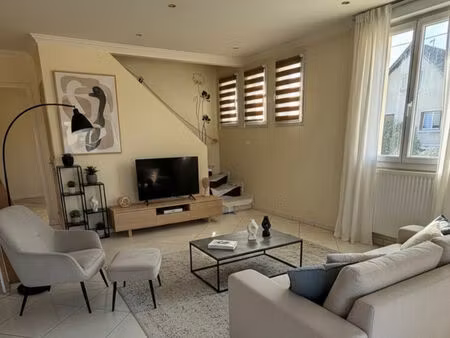 location maison 4 pièces  111.40m²  courtry