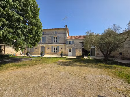 maison charentaise à fleac 11 pièce(s) 308 m²