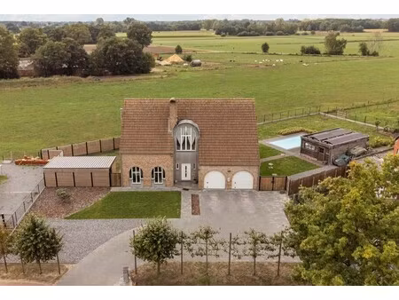 gerenoveerd huis met zwembad op 17 are te koop in kasterlee