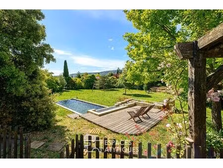 inspiration artistique et lignes claires pour ce cottage en provence