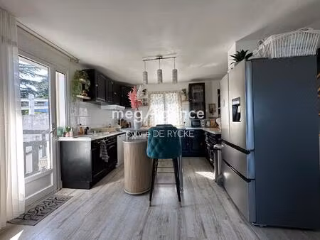 maison économique sur sous sol total et 582m2 de terrain clos