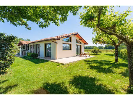 maison de plain pied avec garage indépendant sur 1315 m2 de terrain !