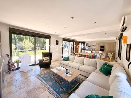 propriété ancienne de 246 m² habitables entièrement restaurée avec dépendance