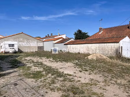 rare ! terrain non viabilisé à fromentine