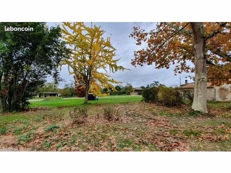 terrain 600 m² montussan