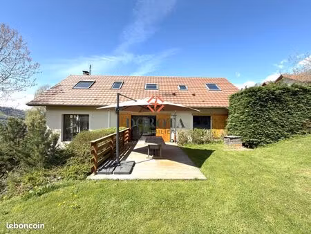 maison 8 pièces 242 m²