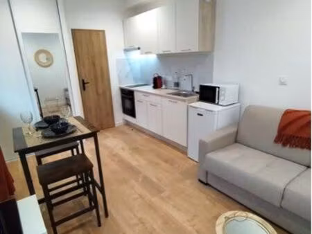 studio renové entièrement meublé + parking
