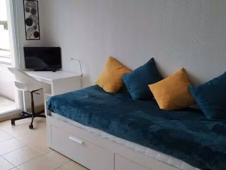 studio meublé 20 m² + balcon dans immeuble sécurisé 350 + 45 euros