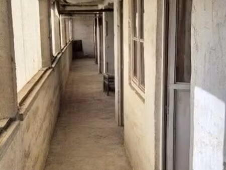 location local 80m2 au 1er etage pour stockage
