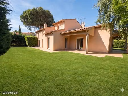 villa 5 pièces 133 m²