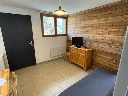 t2 de 28 m² meublé à louer à l’année – bolquère village