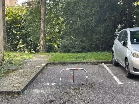 place de parking - fontaines-sur-saône