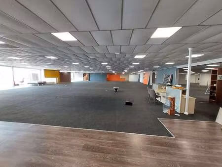 vente bureaux et commerces à moutiers-les-mauxfaits (85540) : à vendre / 2835m² moutiers-l