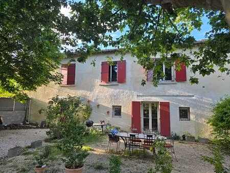 mas de 6 pièces d'environ 171 m2 rénové avec dépendances sur un terrain de 6465 m2