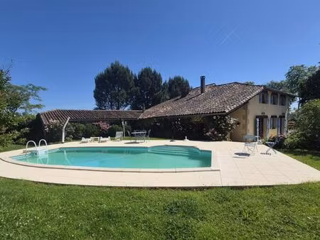 à vendre  proche castelnau magnoac (hautes-pyrénées): belle maison gasconne rénovée avec p