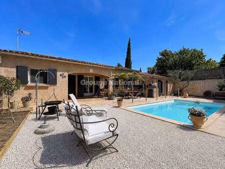 châteaurenard  villa plain-pied avec piscine  grand garage et terrain sans vis-à-vis