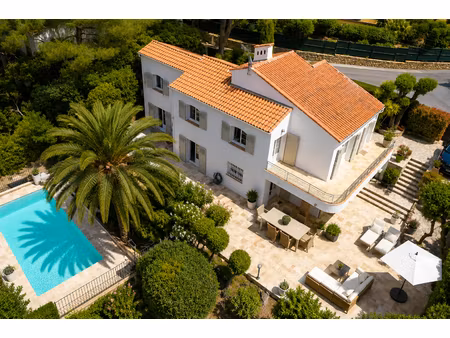 villa st raphael boulouris  a pieds des plages