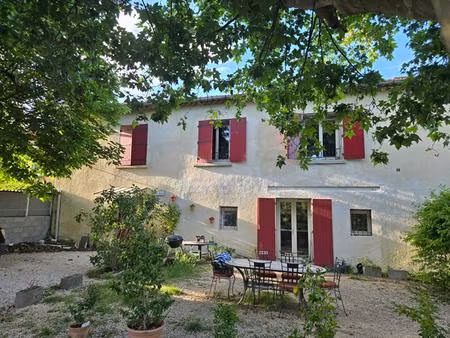mas de 6 pièces d'environ 171 m2 rénové avec dépendances sur un terrain de 6465 m2