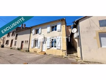 maison au centre du village