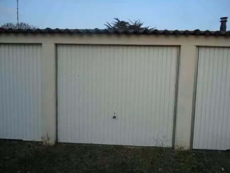 location garage box et parking à lion-sur-mer (14780) : à louer / 13m² lion-sur-mer