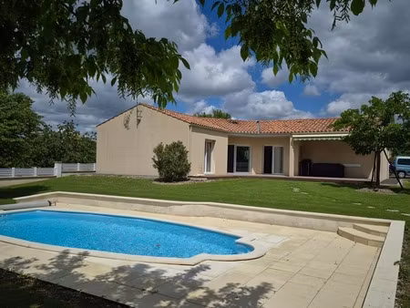 maison plain-pied d’environ 87 m² avec piscine et terrain clos de 1 300 m²